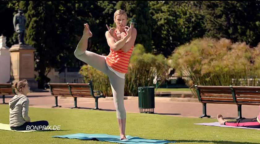 Onmogelijke yogaposities in reclame